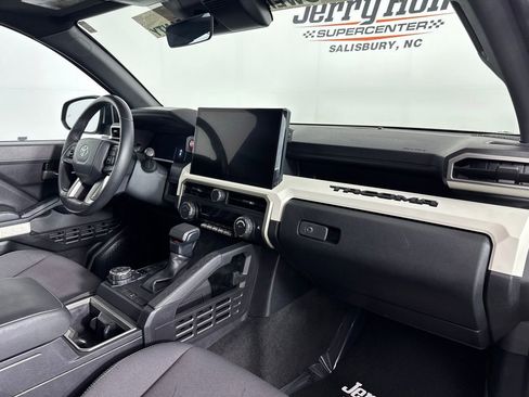 Used 2024 Toyota Tacoma TRD Off-Road image 39