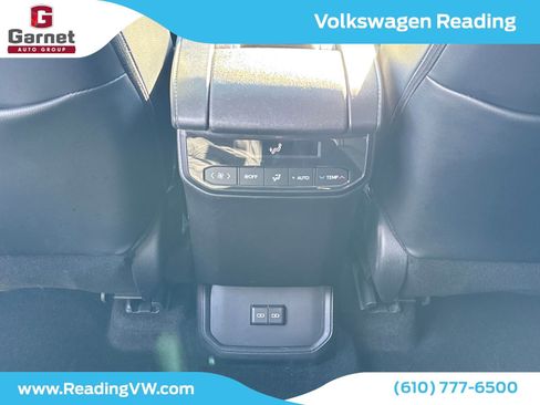 Used 2024 Toyota Highlander XLE image 30