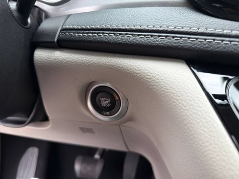 Used 2023 Chrysler Pacifica Touring-L FWD image 24