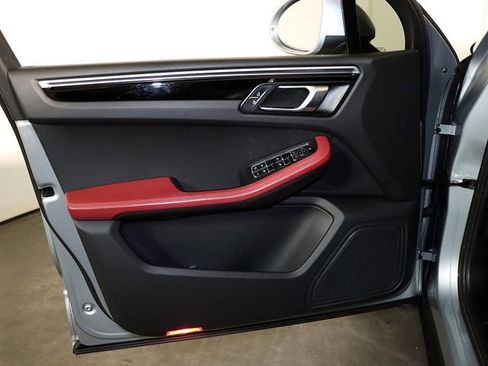 Used 2020 Porsche Macan AWD/4WD image 24