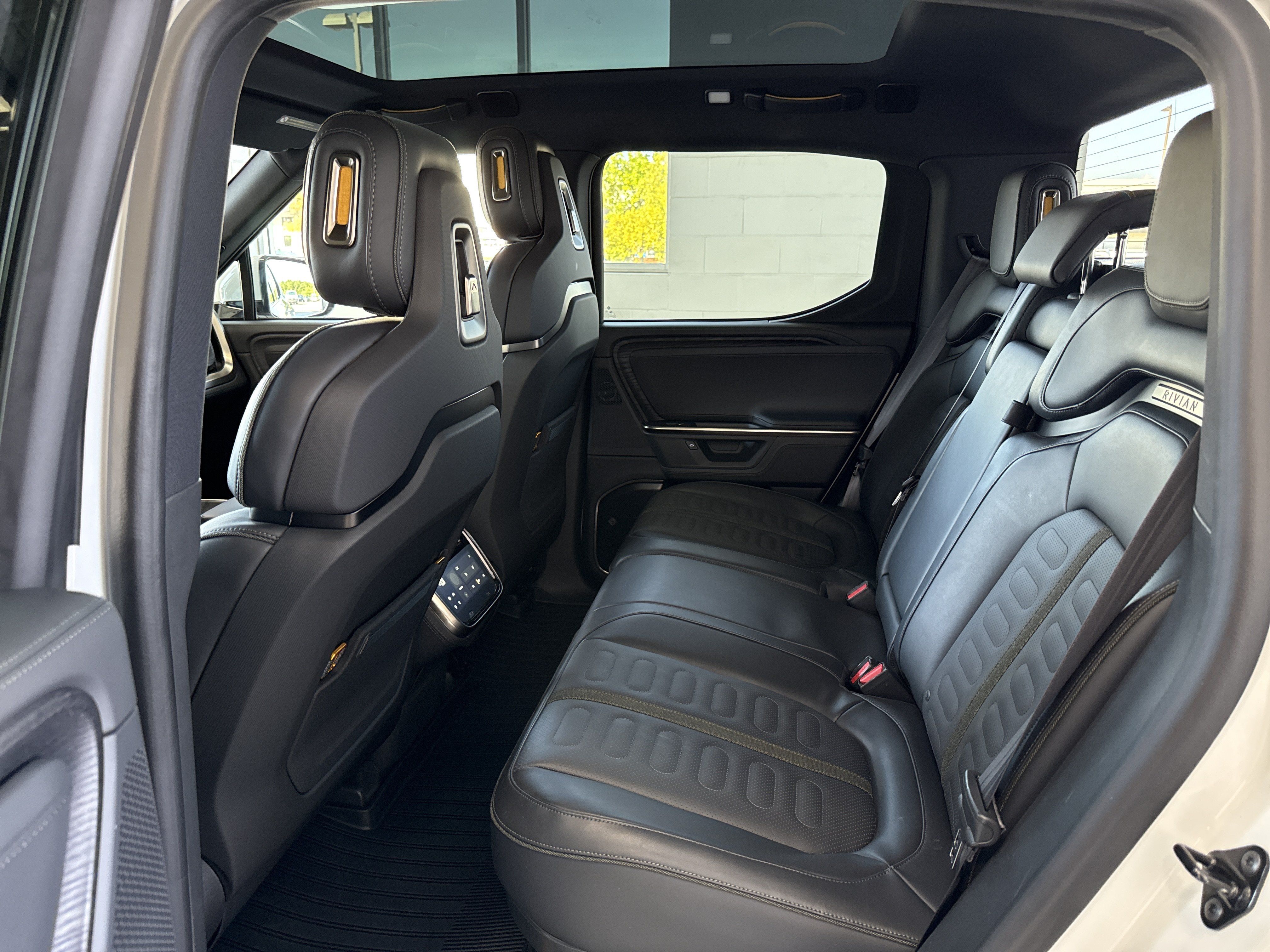 Used 2025 Rivian R1T Adventure Dual AWD/4WD image 5