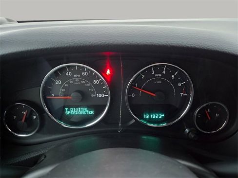 Used 2016 Jeep Wrangler Unlimited Sahara w/ Connectivity Group image 17