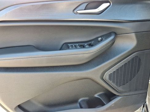 Used 2025 Jeep Grand Cherokee Altitude image 27