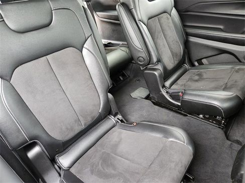 Used 2024 Jeep Grand Cherokee L Laredo image 27