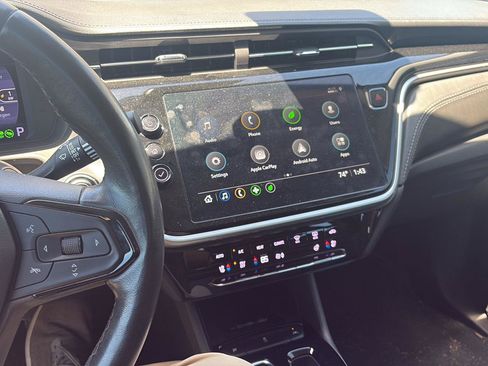 Used 2023 Chevrolet Bolt EUV LT w/ Convenience Package FWD image 9