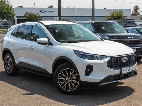 New 2025 Ford Escape SE image 1