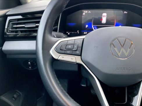 Used 2025 Volkswagen Jetta SE FWD image 24