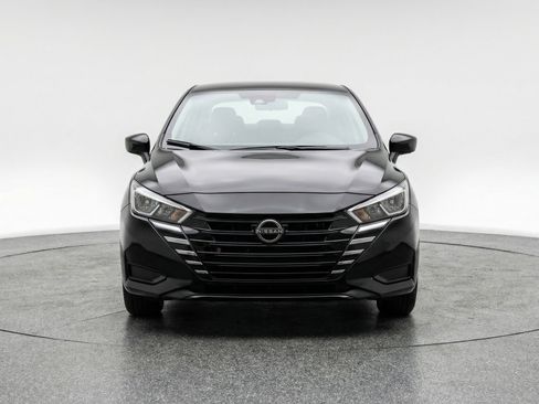 Used 2025 Nissan Versa SV image 2