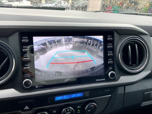 Used 2022 Toyota Tacoma TRD Off-Road image 25