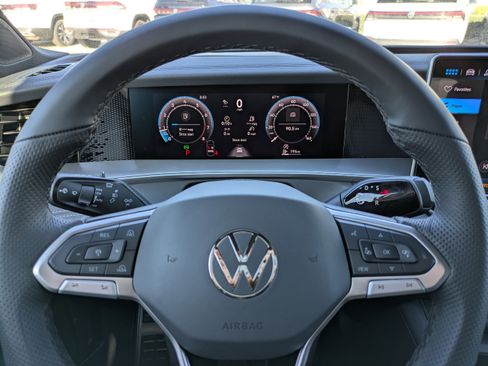New 2026 Volkswagen Tiguan SE R-Line FWD image 29