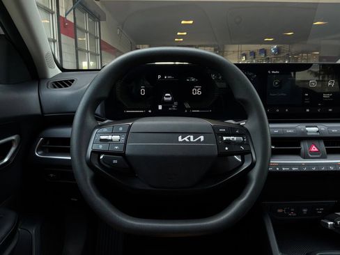 Used 2025 Kia K4 FWD image 33