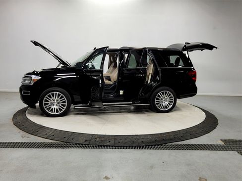 Used 2023 Ford Expedition Limited image 12