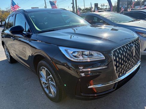 Used 2025 Lincoln Corsair Grand Touring image 3