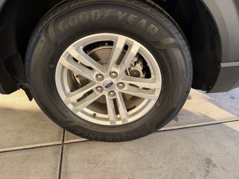 Used 2022 Ford Explorer XLT w/ Equipment Group 202A image 32