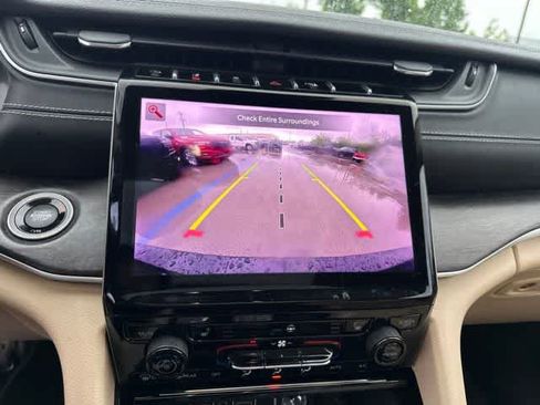 Used 2021 Jeep Grand Cherokee L Limited AWD/4WD image 10
