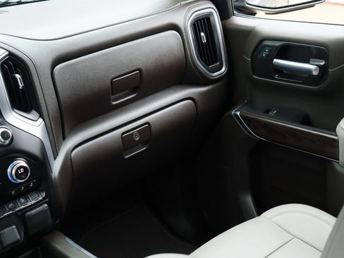 Used 2021 GMC Sierra 1500 SLT AWD/4WD image 25