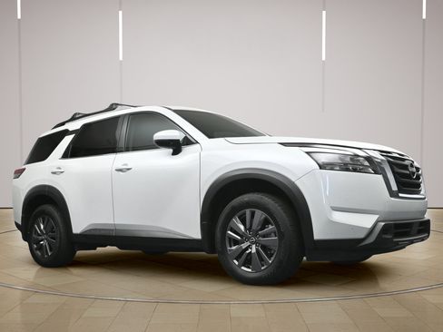 Certified 2025 Nissan Pathfinder SV FWD image 24