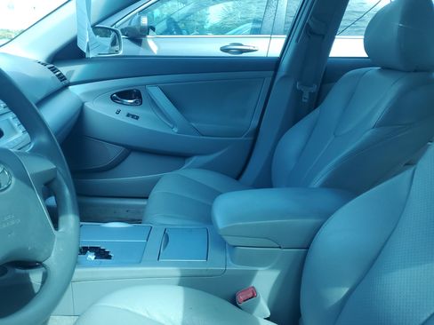 Used 2011 Toyota Camry LE w/ LE Extra-Value Pkg FWD image 9