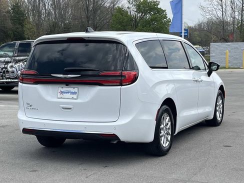 New 2026 Chrysler Pacifica Select image 7