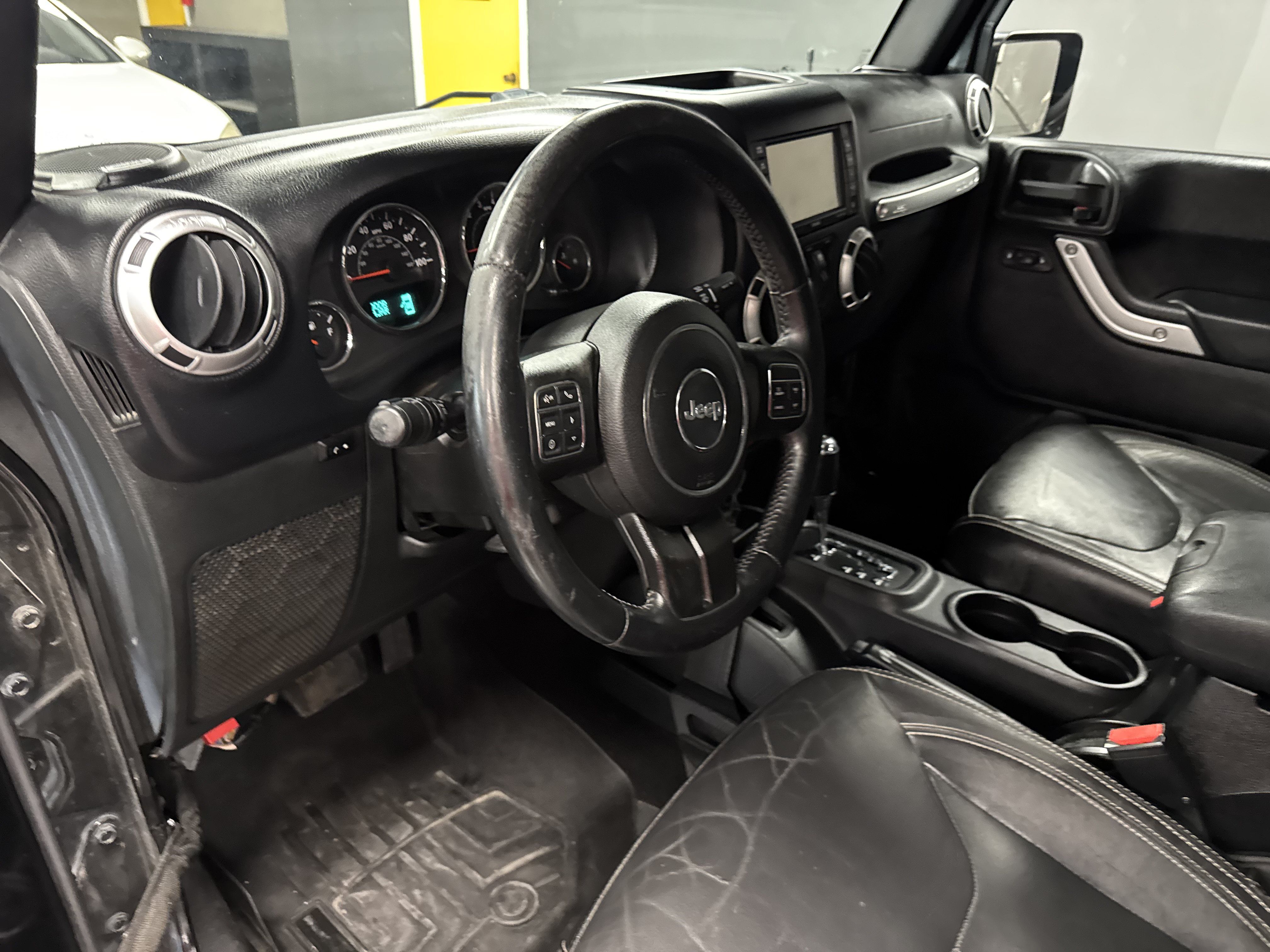 Used 2015 Jeep Wrangler Unlimited Sahara w/ Max Tow Package AWD/4WD image 10