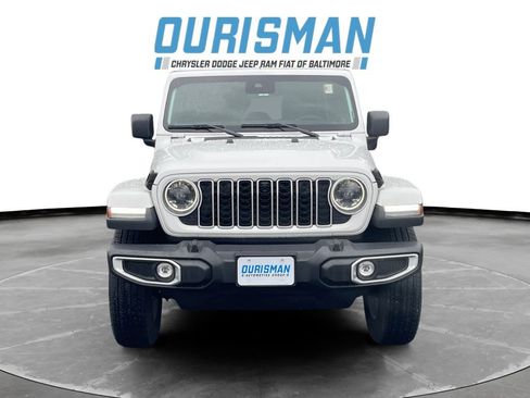 Used 2025 Jeep Wrangler Unlimited Sahara AWD/4WD image 8