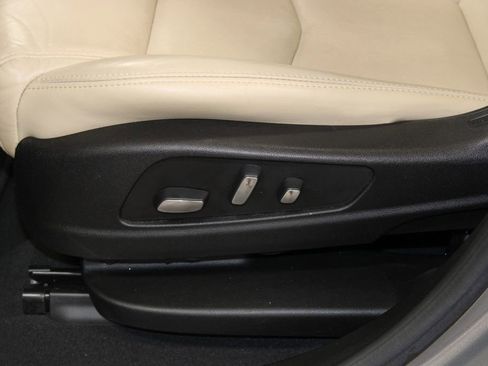 Used 2018 Cadillac XT5 Premium Luxury w/ Driver Assist Package image 17