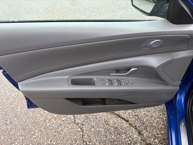 Used 2025 Hyundai Elantra Sport FWD image 11