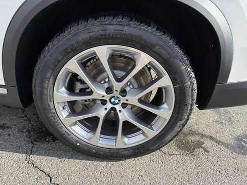 New 2026 BMW X5 xDrive50e w/ Climate Comfort Package AWD/4WD image 18