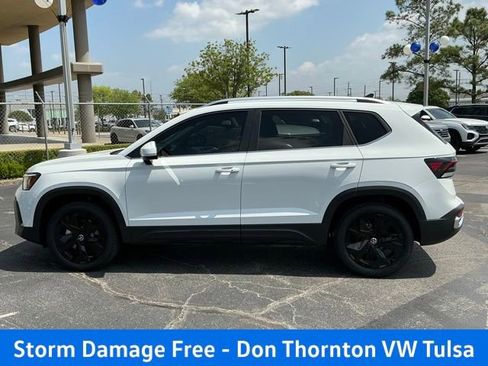 New 2026 Volkswagen Taos SE FWD image 6