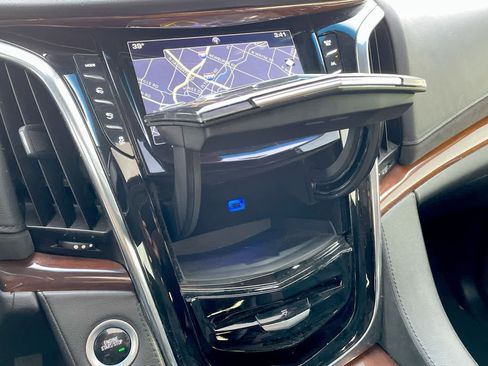 Used 2018 Cadillac Escalade ESV Luxury image 37