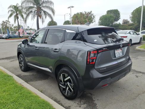 Certified 2025 Nissan Kicks SV FWD image 11