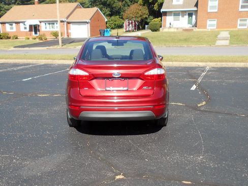 Used 2015 Ford Fiesta SE image 6
