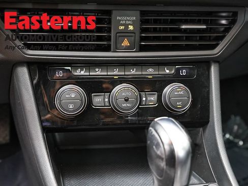 Used 2020 Volkswagen Jetta SE w/ SE Cold Weather Package FWD image 20