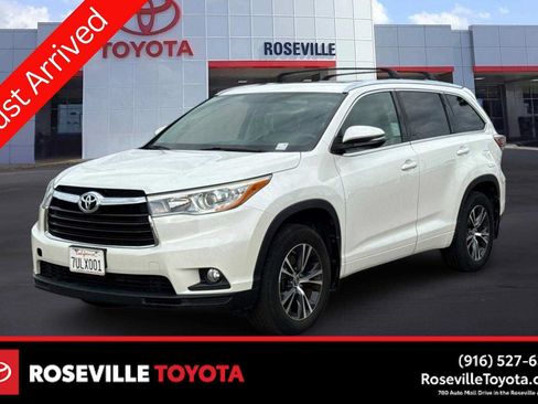 Used 2016 Toyota Highlander XLE AWD/4WD image 1