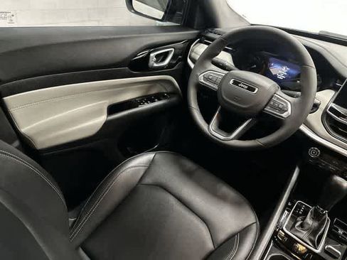 Used 2025 Jeep Compass Limited image 12