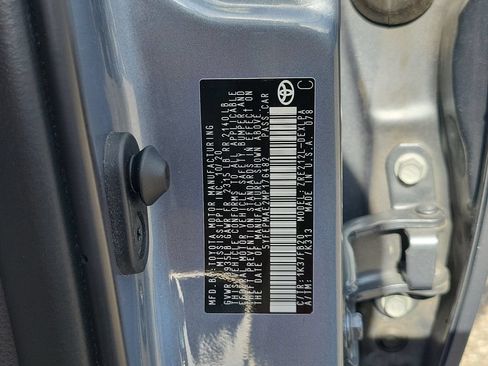 Used 2021 Toyota Corolla LE FWD image 32