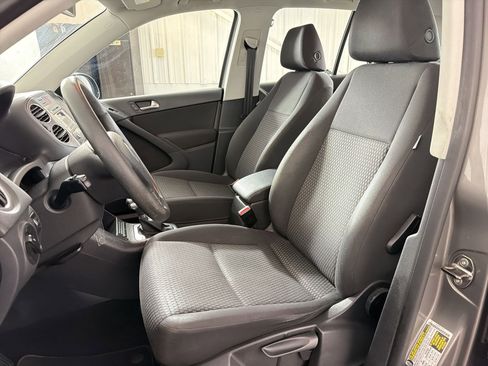 Used 2010 Volkswagen Tiguan S image 5