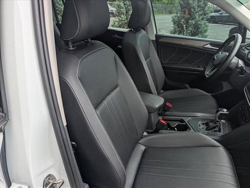 Certified 2023 Volkswagen Tiguan SE w/ Panoramic Sunroof Package FWD image 12