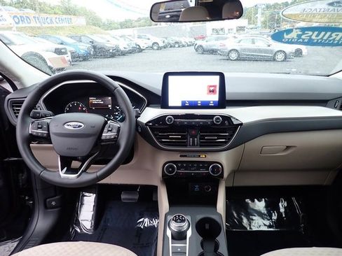 Certified 2022 Ford Escape SE w/ Cold Weather Package image 19