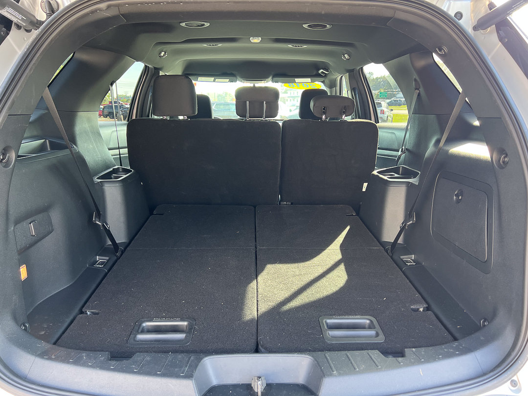 Used 2018 Ford Explorer XLT w/ Equipment Group 201A FWD image 6