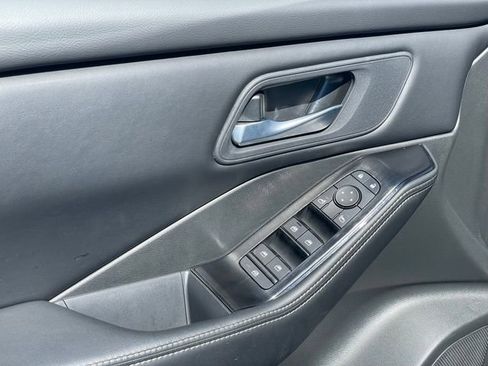 Certified 2025 Nissan Rogue SV AWD/4WD image 12