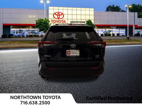 Used 2024 Toyota RAV4 XLE w/ Convenience Package image 5