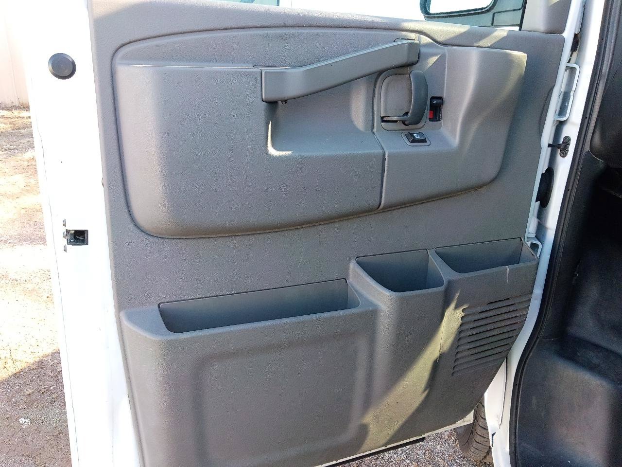 Used 2019 Chevrolet Express 2500 w/ Driver Convenience Package RWD image 9