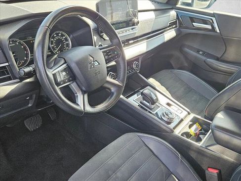 Used 2024 Mitsubishi Outlander SE image 10