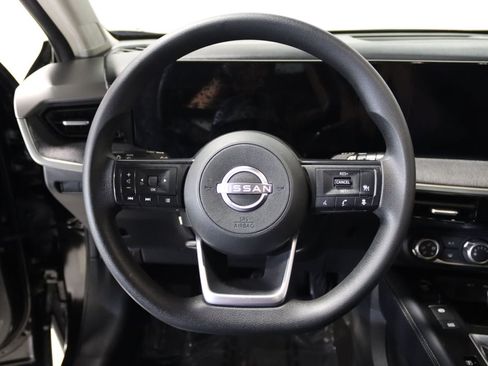 Used 2025 Nissan Kicks SV AWD/4WD image 32