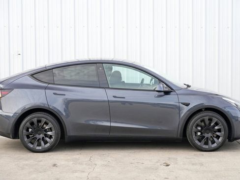 Used 2021 Tesla Model Y Long Range image 54