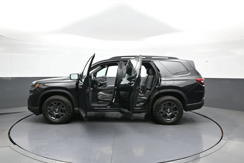 Certified 2024 Honda Pilot TrailSport image 44
