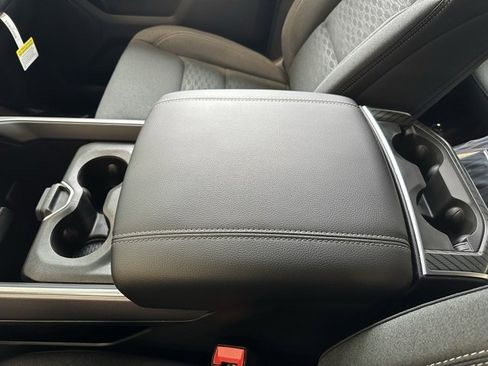 New 2026 RAM 1500 4x4 Crew Cab image 28