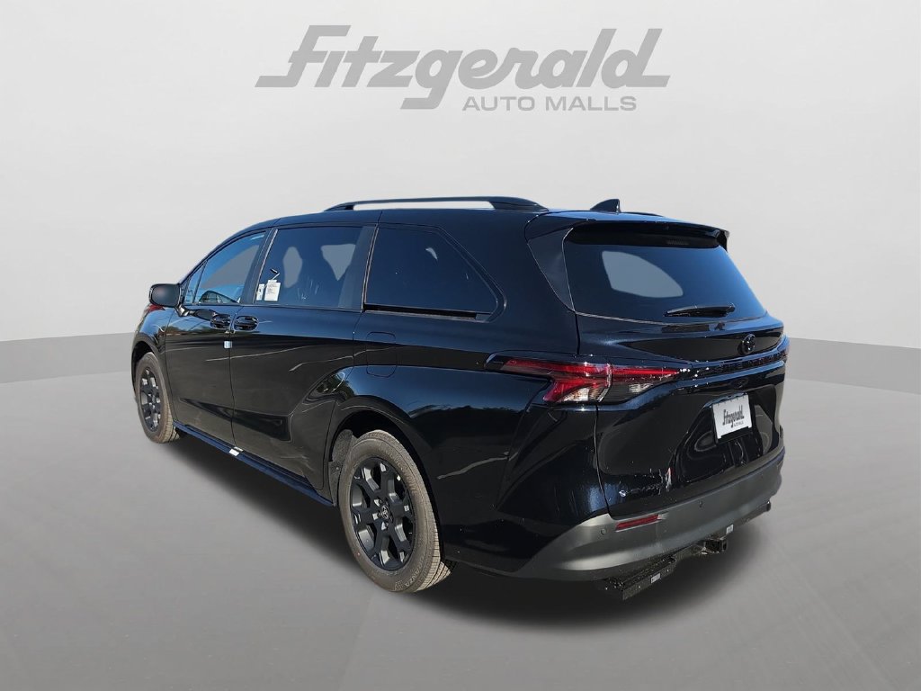 Used 2026 Toyota Sienna XLE Woodland Edition AWD/4WD image 9