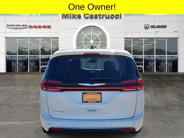 Certified 2024 Chrysler Pacifica Touring-L FWD image 5